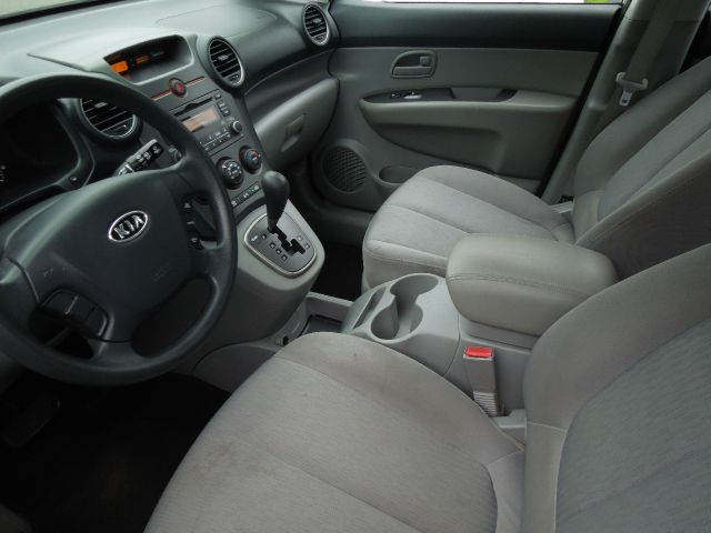 Kia Rondo 2008 photo 3