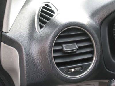 Kia Rondo 2008 photo 3