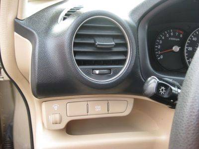 Kia Rondo 2008 photo 3