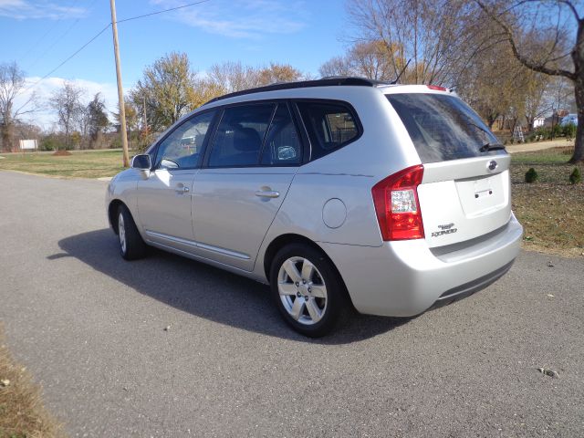 Kia Rondo 2008 photo 3