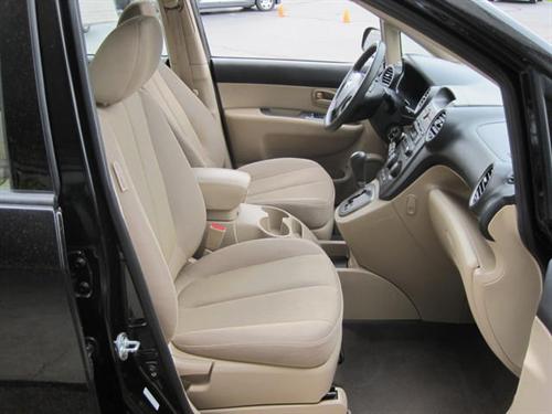 Kia Rondo 2008 photo 1