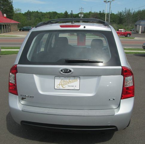 Kia Rondo 2008 photo 1