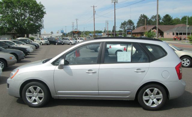Kia Rondo 2008 photo 3