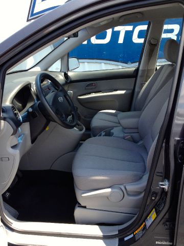 Kia Rondo 2008 photo 4