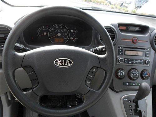 Kia Rondo 2008 photo 1