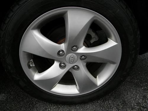 Kia Rondo 2008 photo 4