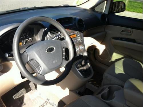 Kia Rondo 2008 photo 5