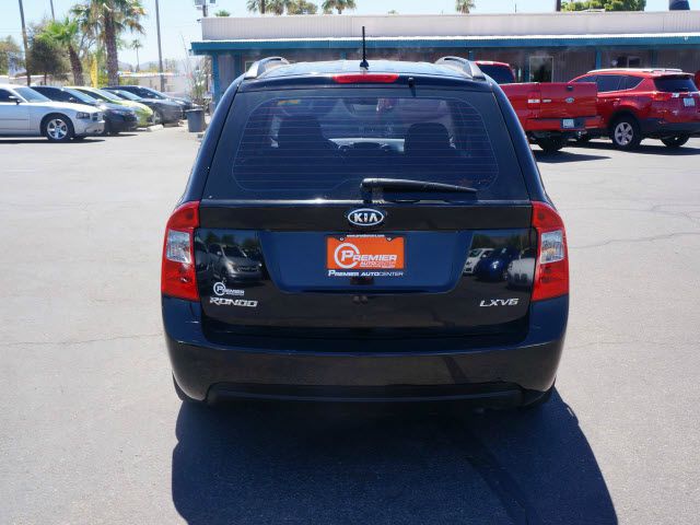 Kia Rondo 2008 photo 4