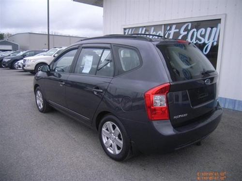 Kia Rondo 2008 photo 4