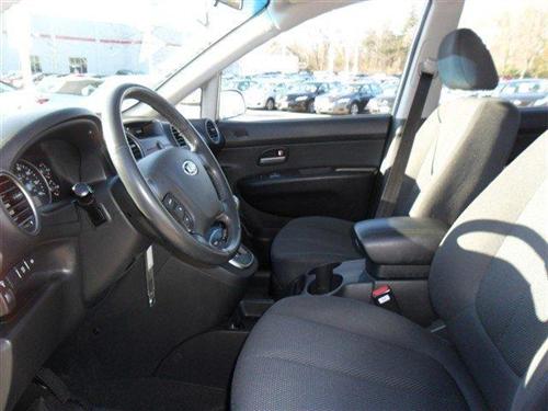 Kia Rondo 2008 photo 1