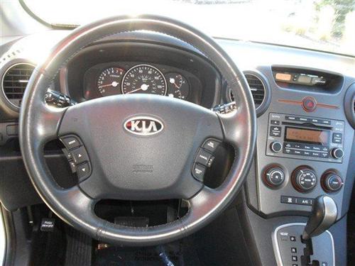 Kia Rondo 2008 photo 2