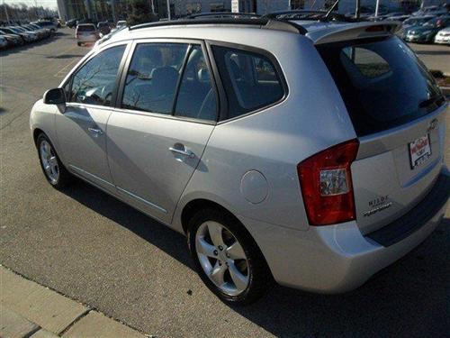 Kia Rondo 2008 photo 3