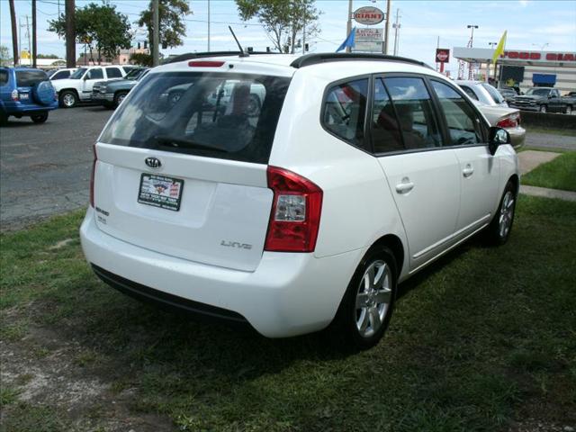 Kia Rondo 2008 photo 3