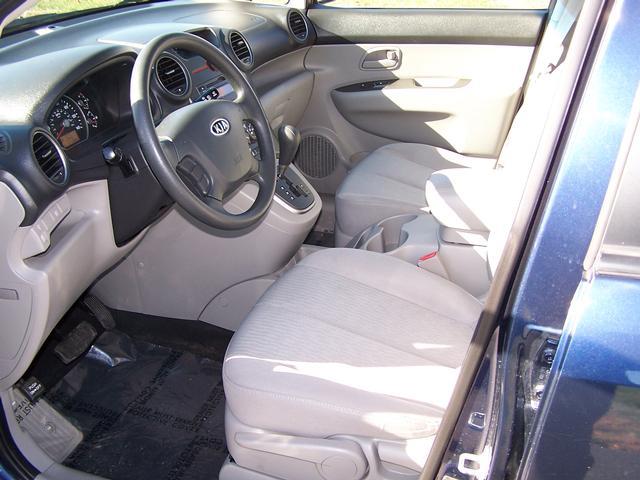 Kia Rondo 2008 photo 3