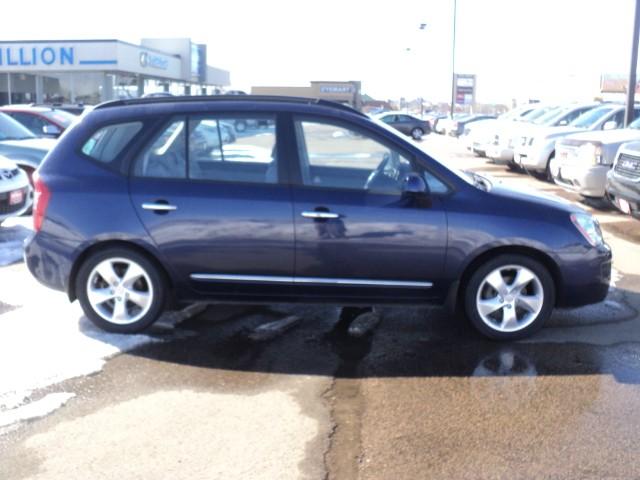 Kia Rondo 2008 photo 4