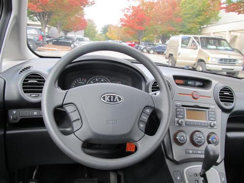 Kia Rondo 2009 photo 4