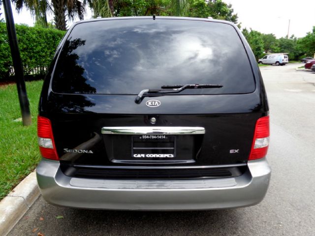 Kia Sedona Open-top MiniVan