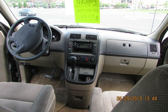Kia Sedona 2003 photo 16