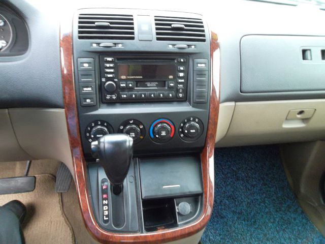 Kia Sedona Open-top MiniVan