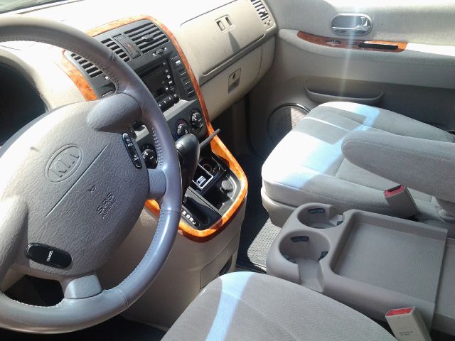 Kia Sedona Open-top MiniVan