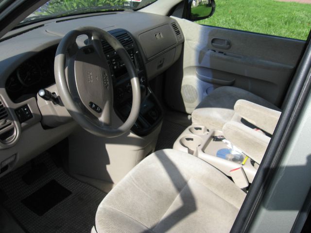 Kia Sedona 2005 photo 7
