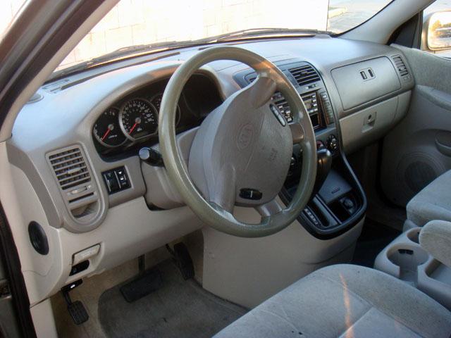 Kia Sedona 2005 photo 4