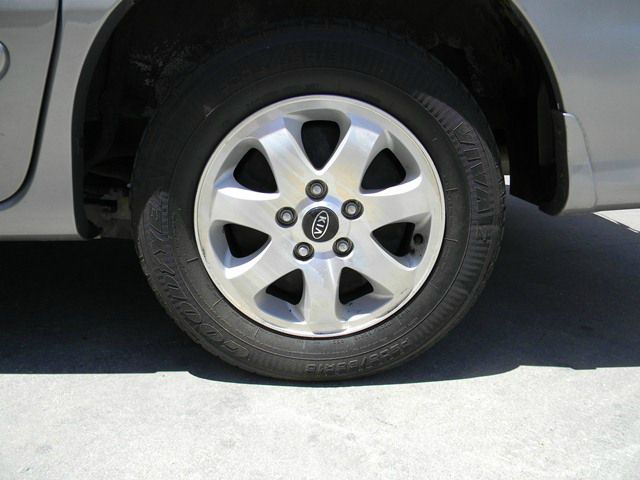 Kia Sedona 2005 photo 2