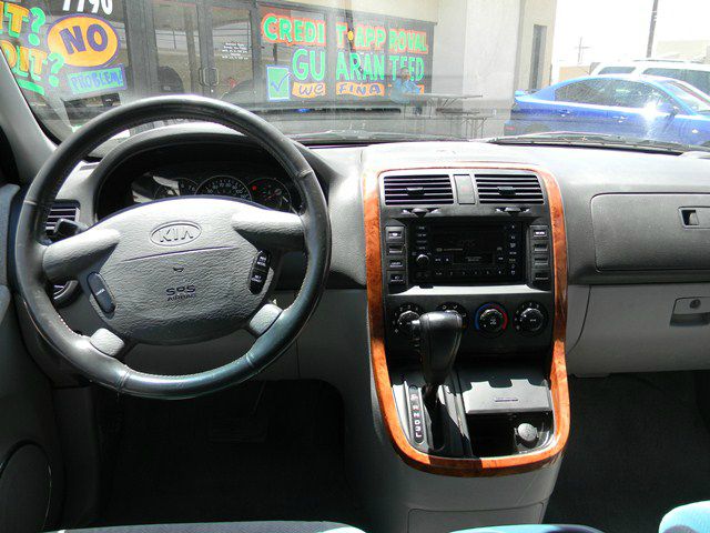 Kia Sedona 2005 photo 3