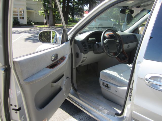 Kia Sedona Open-top MiniVan