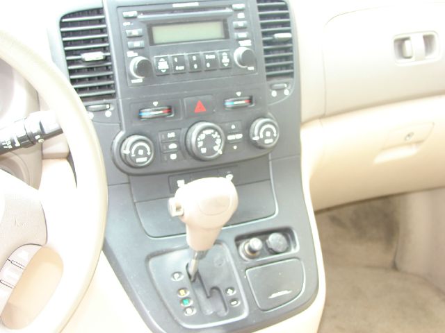 Kia Sedona 2006 photo 3