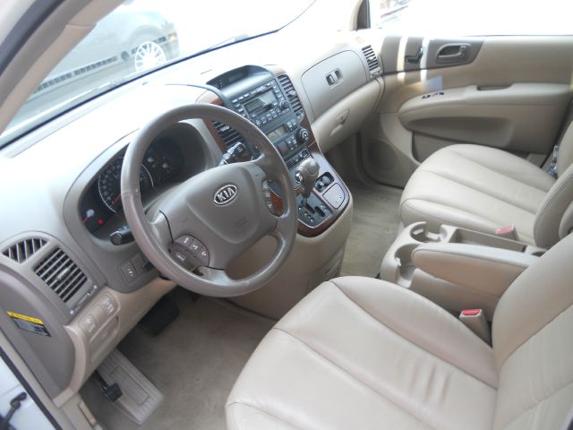 Kia Sedona Open-top MiniVan