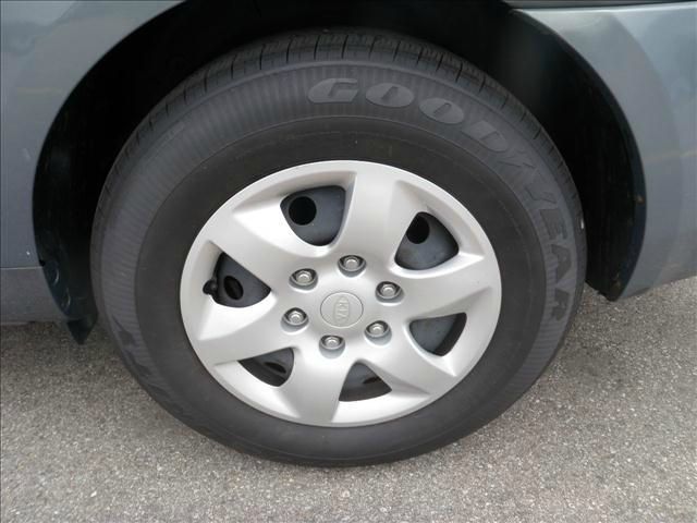 Kia Sedona 2WD Crew Cab LWB XE Truck MiniVan