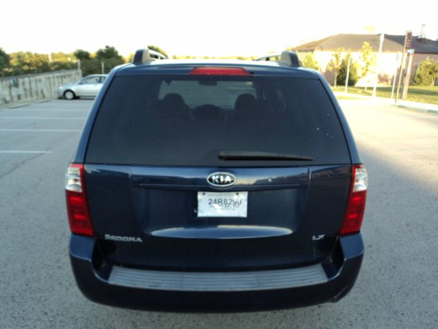 Kia Sedona 2WD Crew Cab LWB XE Truck MiniVan