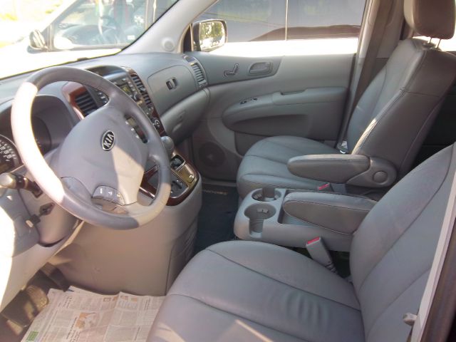 Kia Sedona Crew Cab 4x4 Shortbox MiniVan