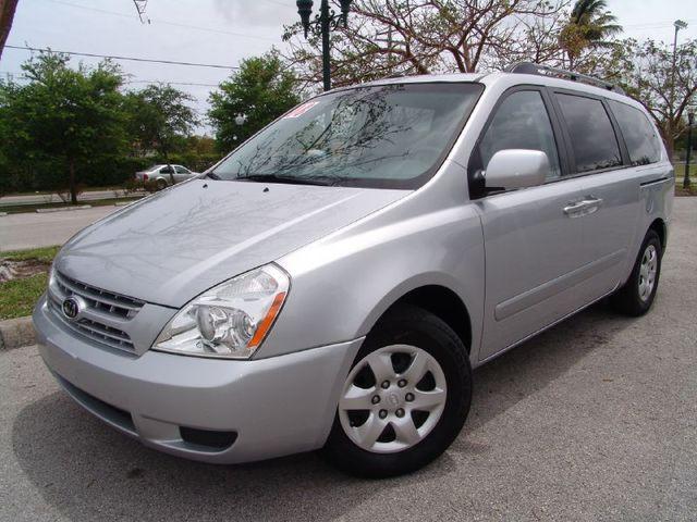 Kia Sedona 2008 photo 2