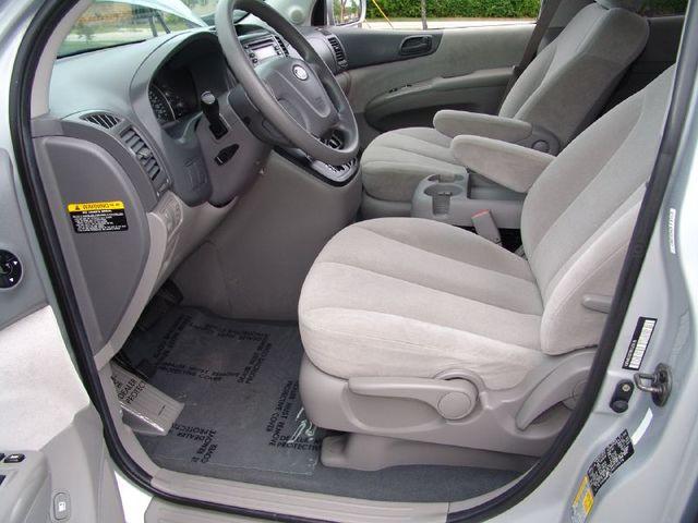 Kia Sedona 2008 photo 4