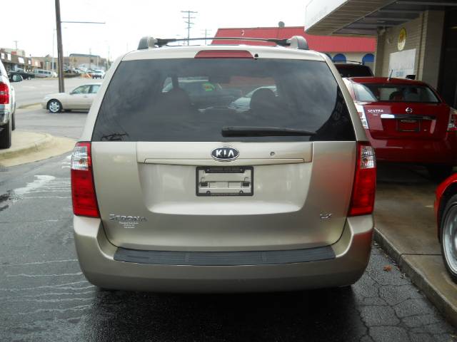 Kia Sedona Open-top MiniVan