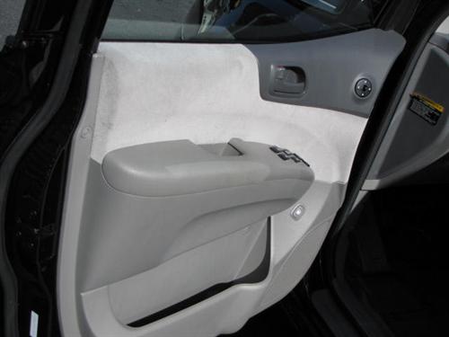 Kia Sedona 2008 photo 3