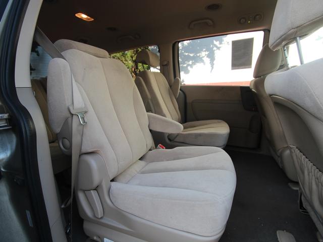 Kia Sedona 2008 photo 2
