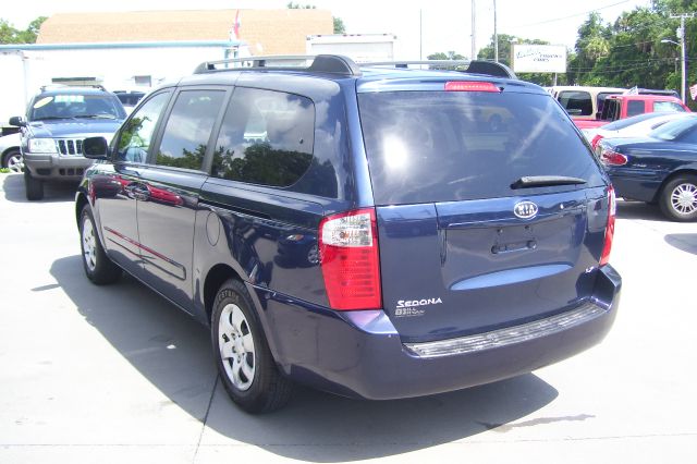 Kia Sedona 2WD Crew Cab LWB XE Truck MiniVan