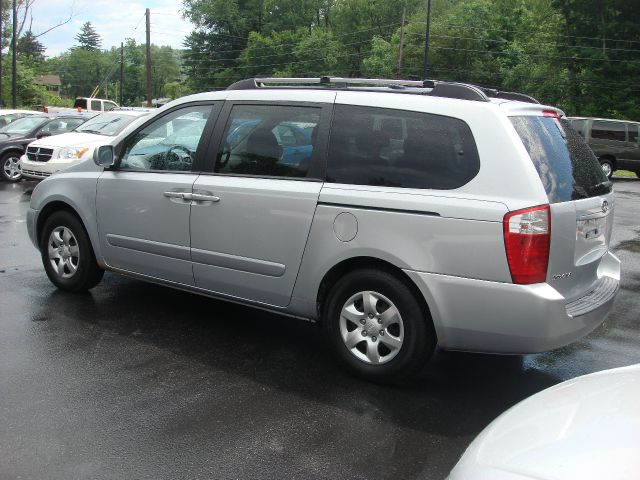 Kia Sedona Crew Cab 4x4 Shortbox MiniVan