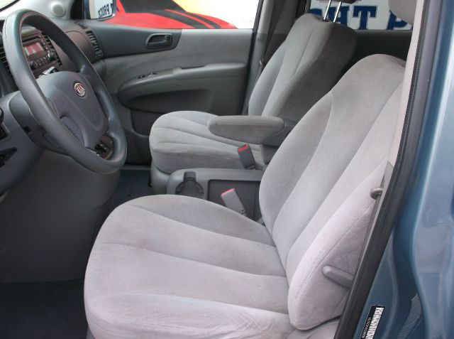 Kia Sedona Crew Cab 4x4 Shortbox MiniVan