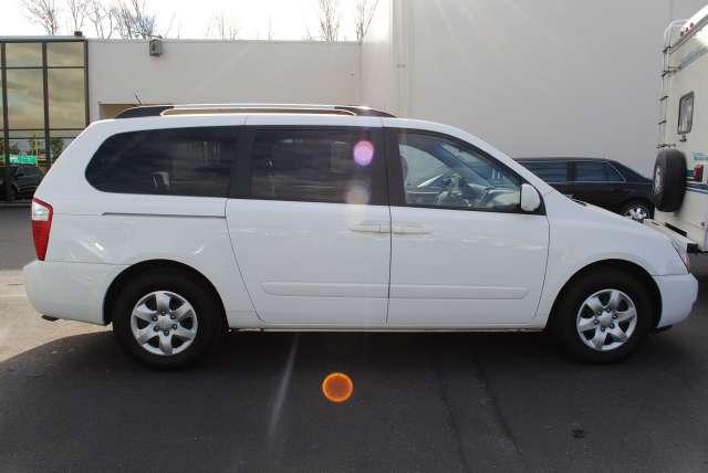 Kia Sedona 2009 photo 2