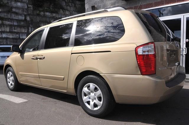 Kia Sedona 2009 photo 2