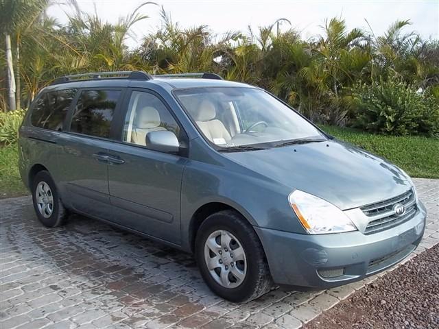 Kia Sedona 2009 photo 2