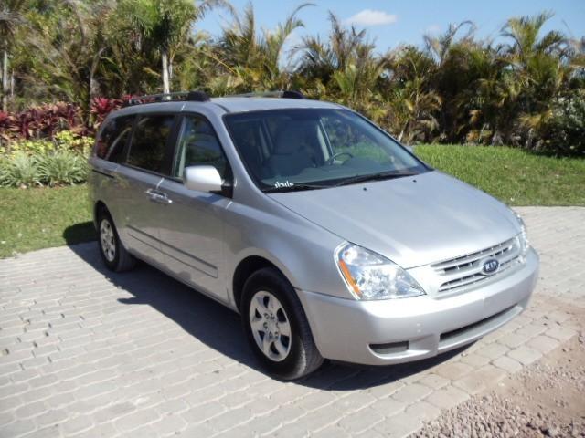Kia Sedona 2009 photo 2