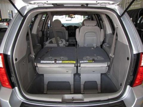 Kia Sedona 2009 photo 2
