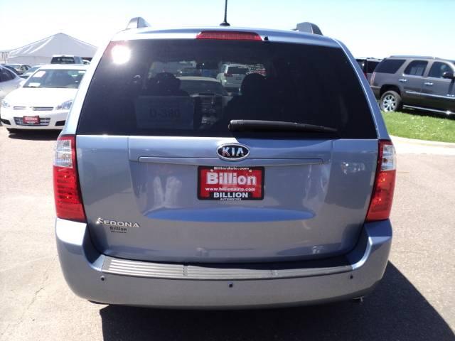 Kia Sedona 2010 photo 2