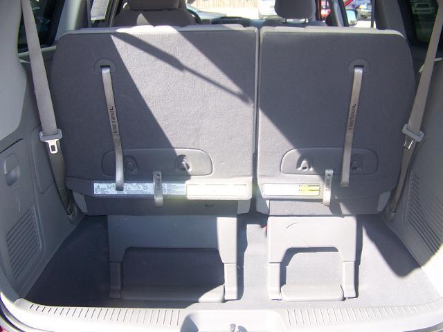 Kia Sedona 2010 photo 3