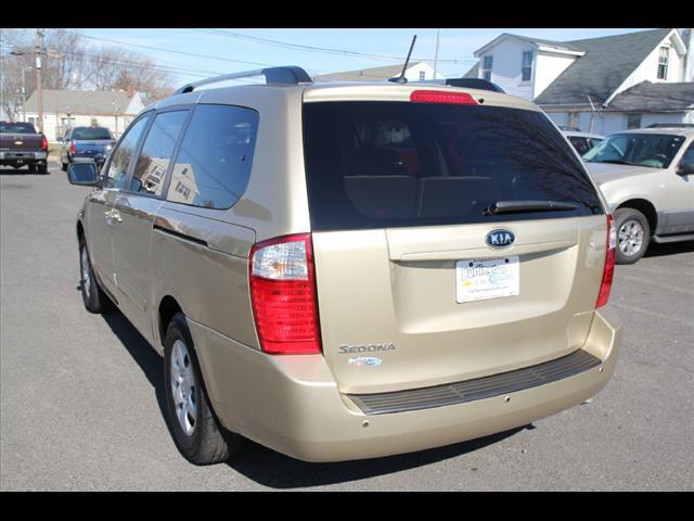 Kia Sedona 2010 photo 2